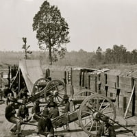 Atlanta, Ga. Federalni vojnici koji se opuštaju puškama zarobljenog printa za poster Fort