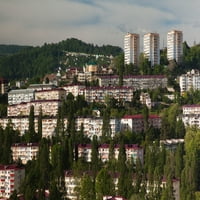 Podignut pogled na grad iz Vinogradnaya ulice, Soči, Crno more obala, Krasnodar Krai, Rusija Poster Print