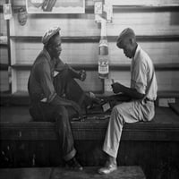 Afroamerička američka igraju karte na ispitnom plakatu klupe