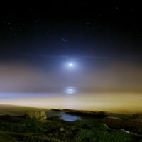 Moonset preko mora s Pleiades klasterskim plakatom