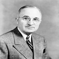 Ispis: Harry Truman, portret pola dužine, okrenut frontu, 1945