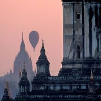 Balon za vrući zrak preko hrama komplementa pogana u zoru, Burme Poster Print Brian McGilloway