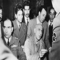 Iranski premijer Mossadegh na suđenju za izdaju. Nov. Istorija
