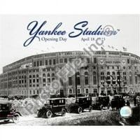 Dan otvaranja stadiona Yankee sa prekrivenim sportom fotografija - 8