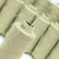 Sivi poliesterski navoj prekrivajući novu šivanje veleprodajnog materijala