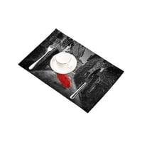 Crveni kišobran na tamnoj uskoj ulici u evropskom talijanskom gradu Placemats Stolni prostirke za trpezariju Kuhinjski stol Dekoracija, set od 4